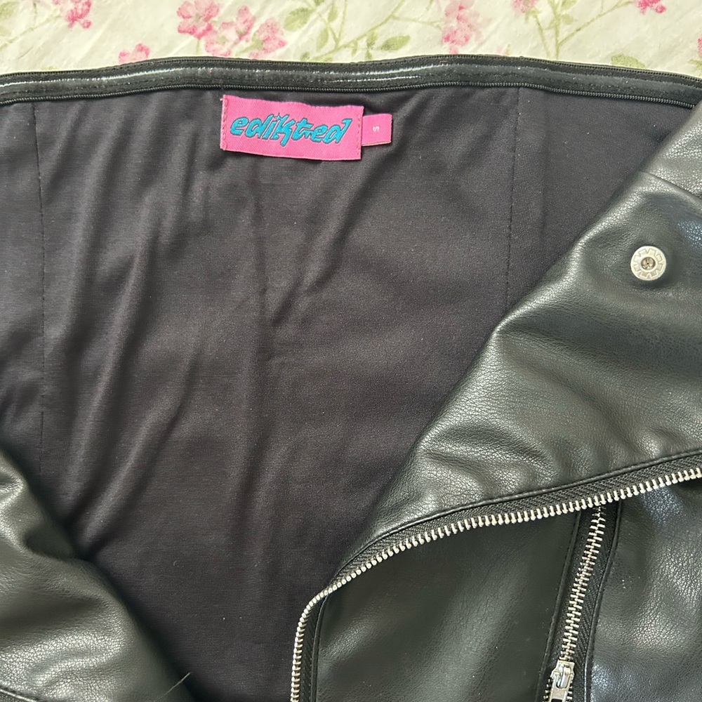 Edikted Black Faux Leather Corset top - Picture 4 of 8